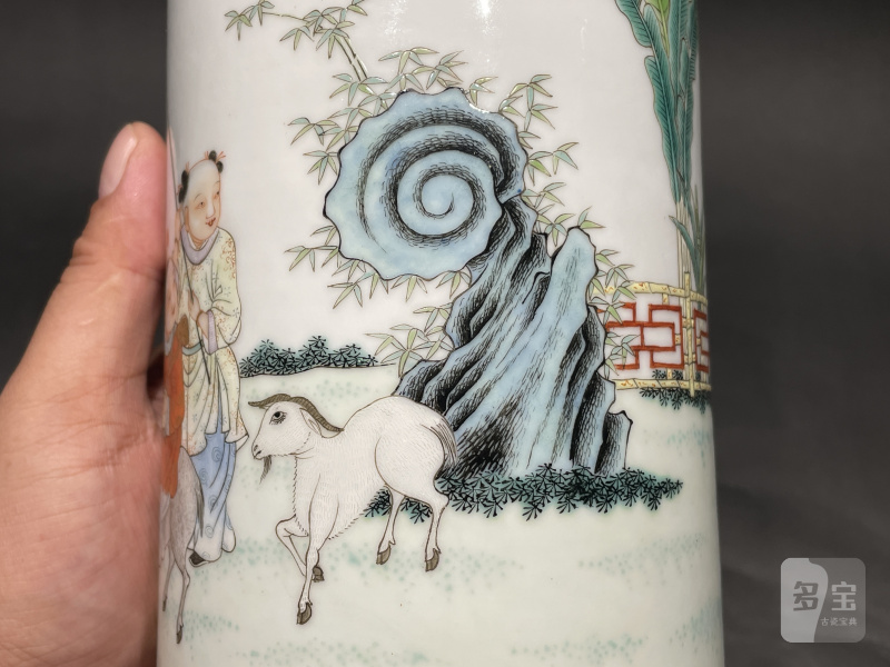 民国 粉彩麟趾呈祥帽筒一对 - 图16